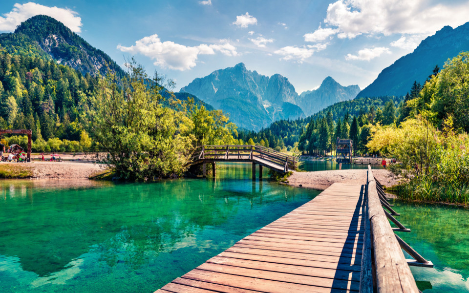 Sommerliche Seelandschaft des Nationalparks Triglav
